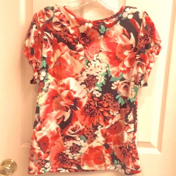 Floral Cap Sleeve Top - Picture 2 of 5